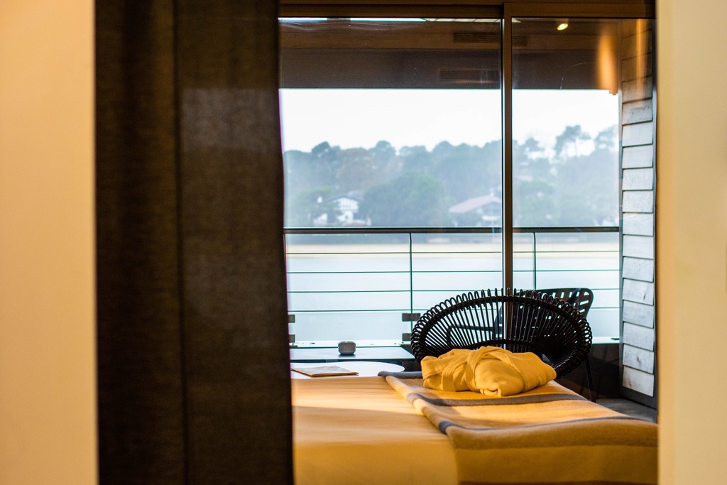 chambre hôtel avec vue sur lac