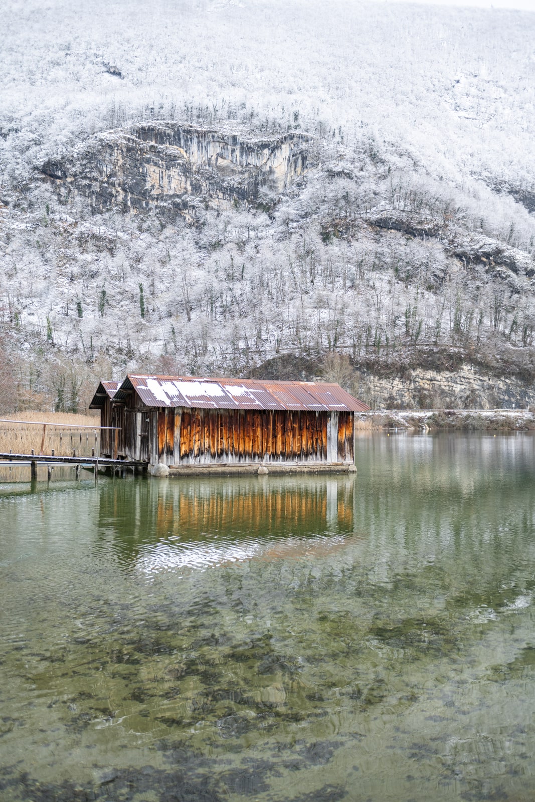 cabane lac aiguebelette hiver