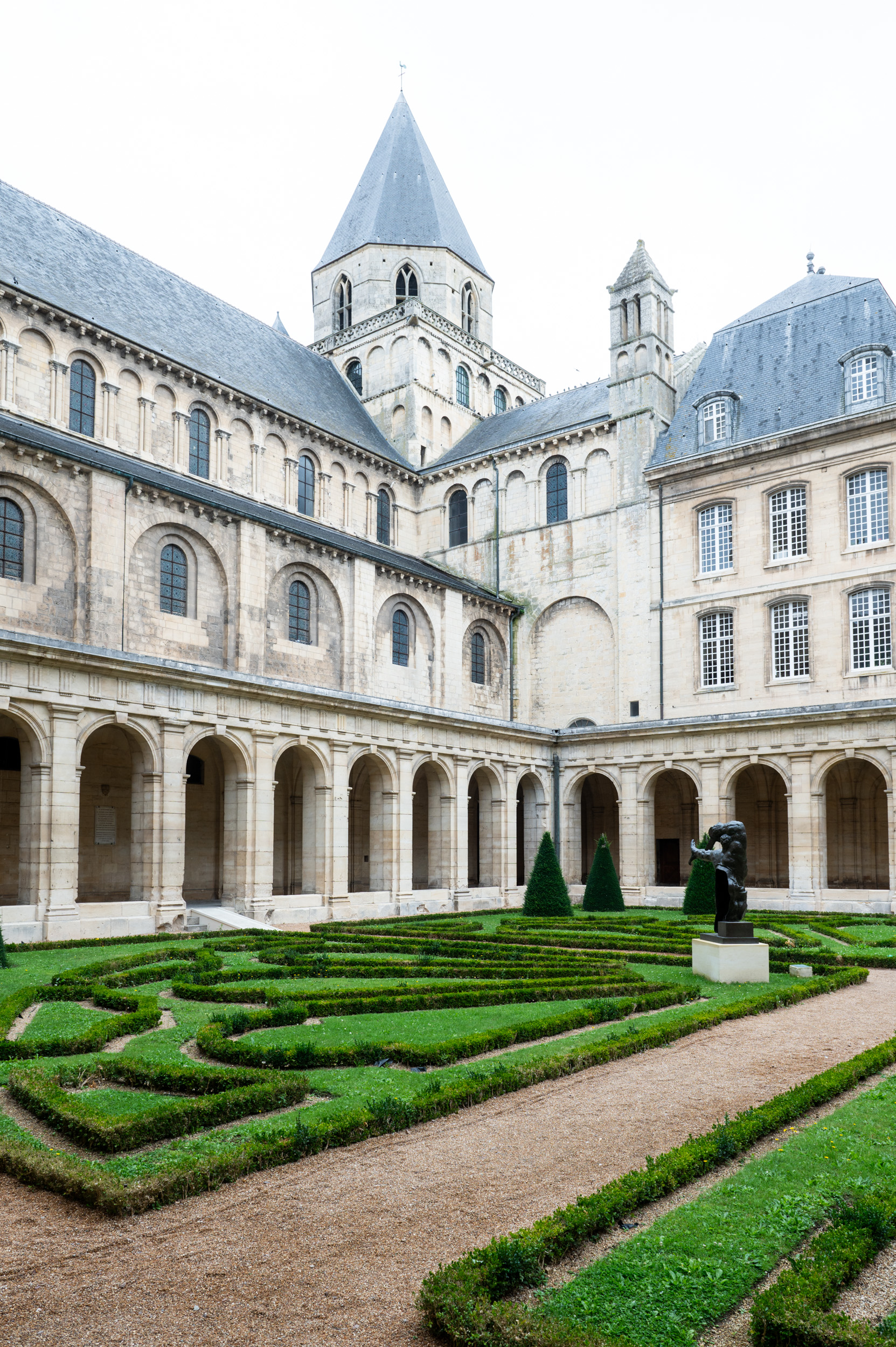 visiter Caen abbaye des hommes cloitre et jardin